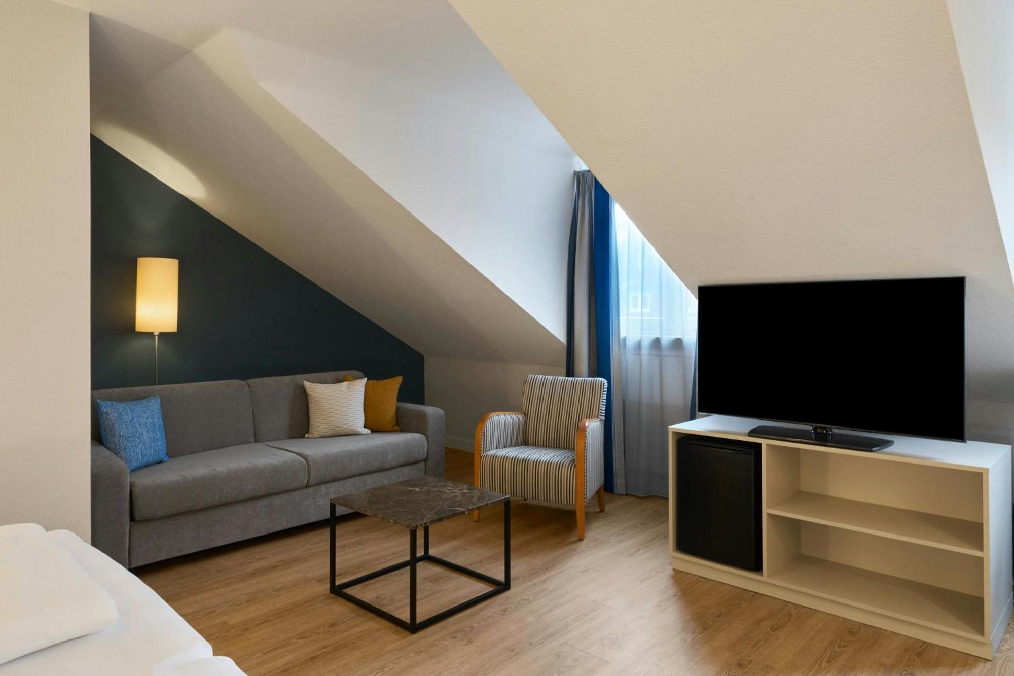 Standard Family Room with Two Single Beds and Sofa Bed,1758517257:JPEG